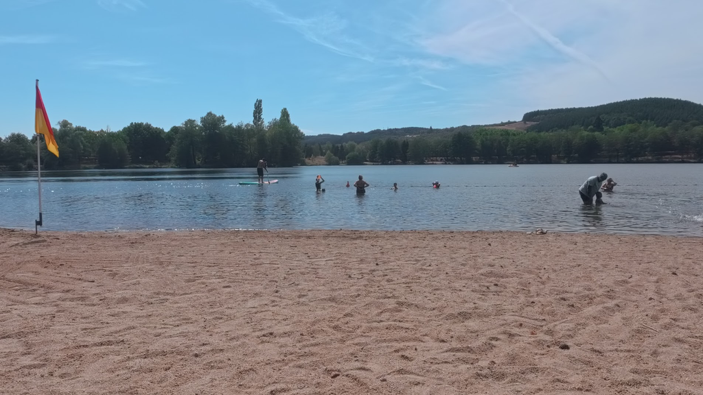 Lake day at Saint-Eloy-les-Mines with the family